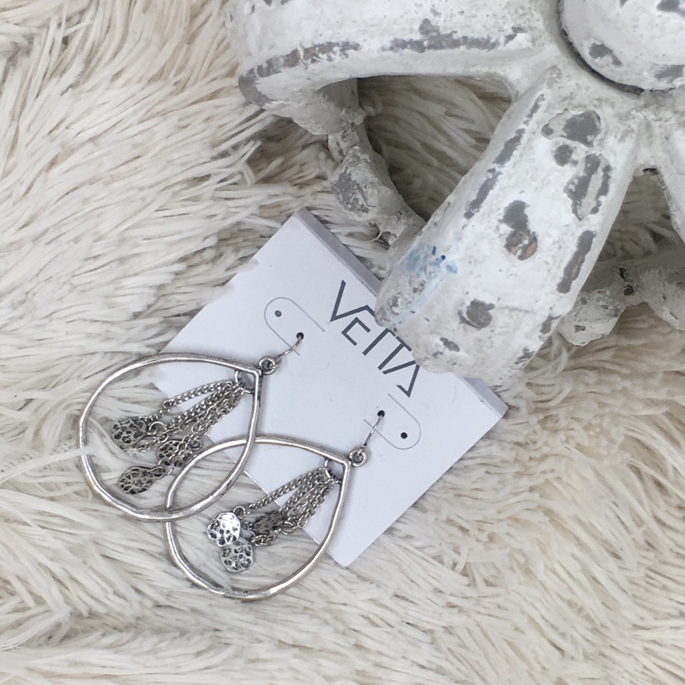 😍 faux silver hanging earrings 😍